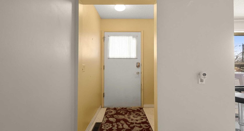 214 Huntington Close, Calgary, Alberta T2K 5B2, 5 Bedrooms Bedrooms, ,3 BathroomsBathrooms,Residential,For Sale,Huntington,A2299935