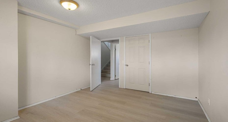 214 Huntington Close, Calgary, Alberta T2K 5B2, 5 Bedrooms Bedrooms, ,3 BathroomsBathrooms,Residential,For Sale,Huntington,A2299935