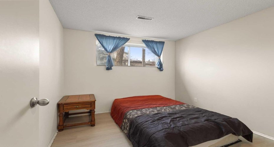 214 Huntington Close, Calgary, Alberta T2K 5B2, 5 Bedrooms Bedrooms, ,3 BathroomsBathrooms,Residential,For Sale,Huntington,A2299935