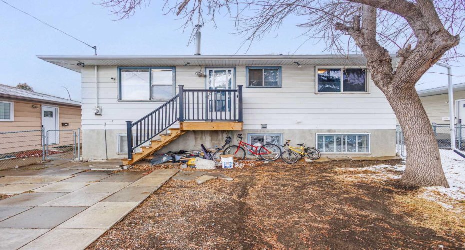 214 Huntington Close, Calgary, Alberta T2K 5B2, 5 Bedrooms Bedrooms, ,3 BathroomsBathrooms,Residential,For Sale,Huntington,A2299935