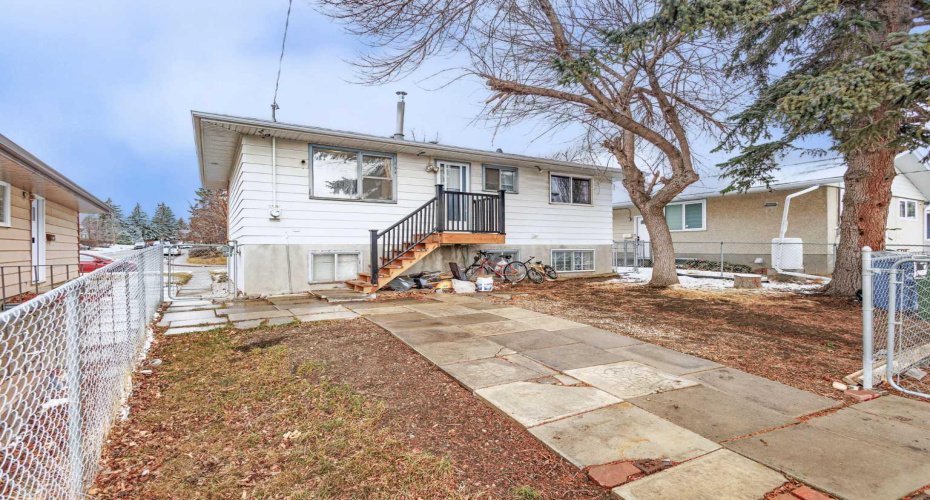 214 Huntington Close, Calgary, Alberta T2K 5B2, 5 Bedrooms Bedrooms, ,3 BathroomsBathrooms,Residential,For Sale,Huntington,A2299935