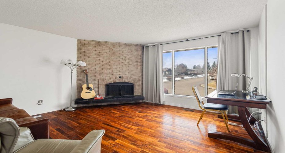 214 Huntington Close, Calgary, Alberta T2K 5B2, 5 Bedrooms Bedrooms, ,3 BathroomsBathrooms,Residential,For Sale,Huntington,A2299935