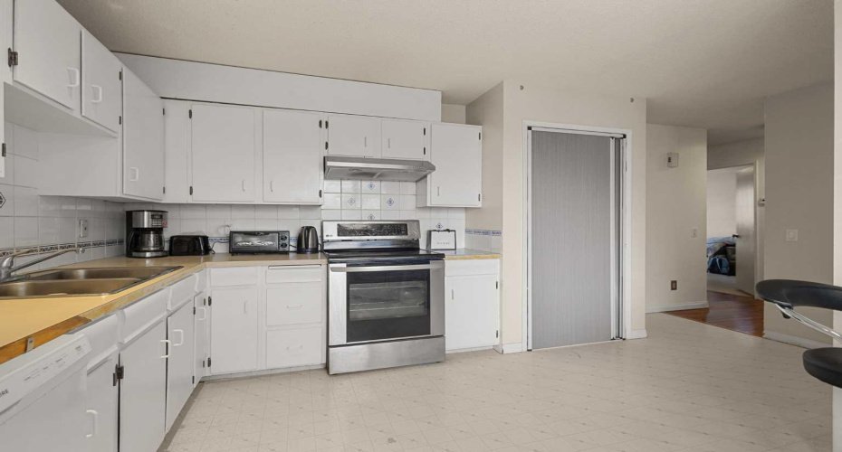 214 Huntington Close, Calgary, Alberta T2K 5B2, 5 Bedrooms Bedrooms, ,3 BathroomsBathrooms,Residential,For Sale,Huntington,A2299935