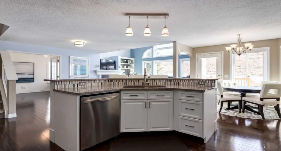 331 Sierra Madre Court, Calgary, Alberta T3H 3G7, 4 Bedrooms Bedrooms, ,4 BathroomsBathrooms,Residential,For Sale,Sierra Madre,A2299948