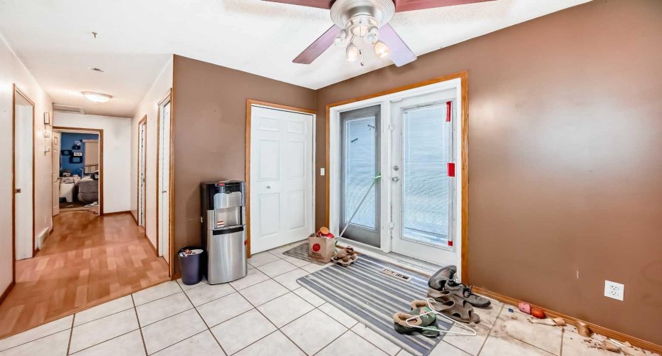 243 Erin Meadow Close, Calgary, Alberta T2B 3E6, 4 Bedrooms Bedrooms, ,2 BathroomsBathrooms,Residential,For Sale,Erin Meadow,A2300135