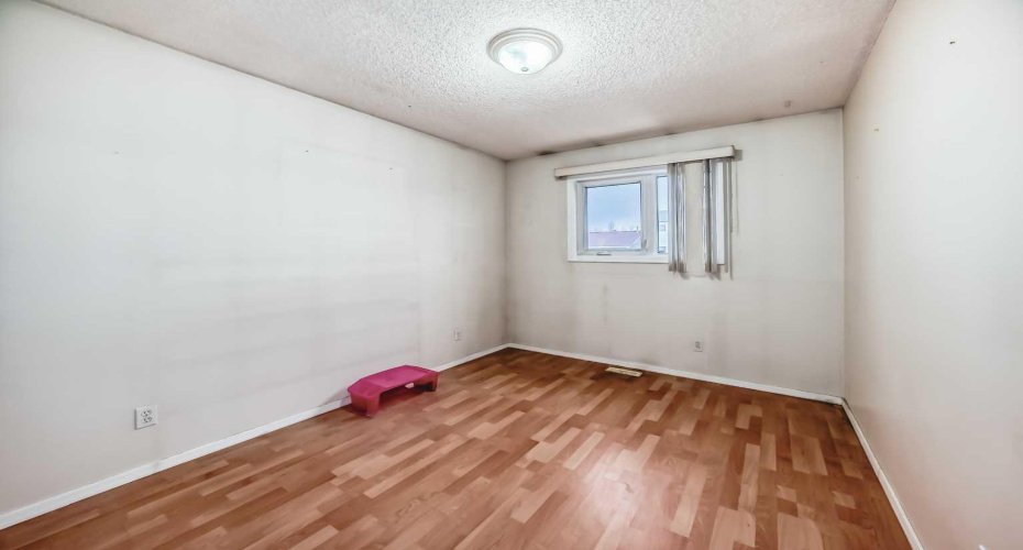 243 Erin Meadow Close, Calgary, Alberta T2B 3E6, 4 Bedrooms Bedrooms, ,2 BathroomsBathrooms,Residential,For Sale,Erin Meadow,A2300135