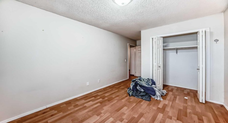 243 Erin Meadow Close, Calgary, Alberta T2B 3E6, 4 Bedrooms Bedrooms, ,2 BathroomsBathrooms,Residential,For Sale,Erin Meadow,A2300135