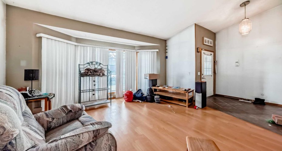 243 Erin Meadow Close, Calgary, Alberta T2B 3E6, 4 Bedrooms Bedrooms, ,2 BathroomsBathrooms,Residential,For Sale,Erin Meadow,A2300135