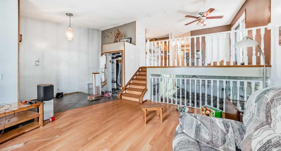 243 Erin Meadow Close, Calgary, Alberta T2B 3E6, 4 Bedrooms Bedrooms, ,2 BathroomsBathrooms,Residential,For Sale,Erin Meadow,A2300135