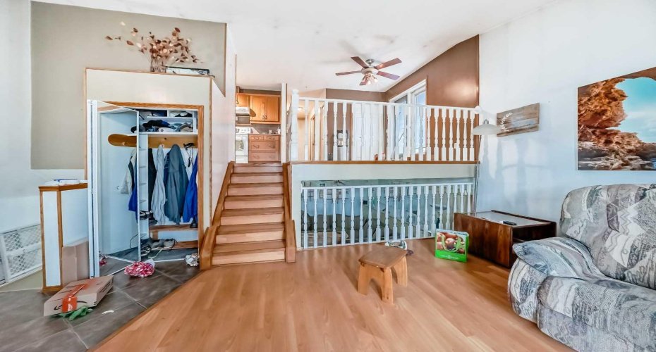 243 Erin Meadow Close, Calgary, Alberta T2B 3E6, 4 Bedrooms Bedrooms, ,2 BathroomsBathrooms,Residential,For Sale,Erin Meadow,A2300135