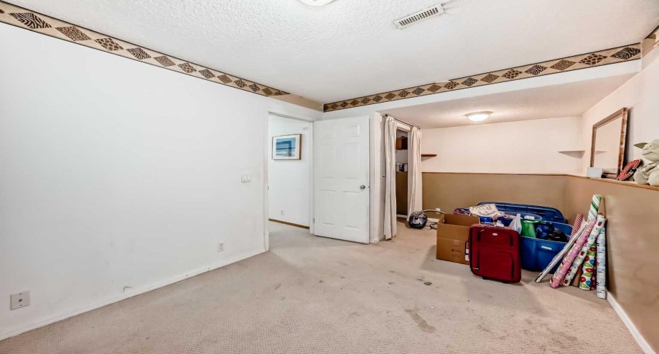 243 Erin Meadow Close, Calgary, Alberta T2B 3E6, 4 Bedrooms Bedrooms, ,2 BathroomsBathrooms,Residential,For Sale,Erin Meadow,A2300135