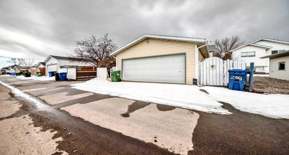 243 Erin Meadow Close, Calgary, Alberta T2B 3E6, 4 Bedrooms Bedrooms, ,2 BathroomsBathrooms,Residential,For Sale,Erin Meadow,A2300135