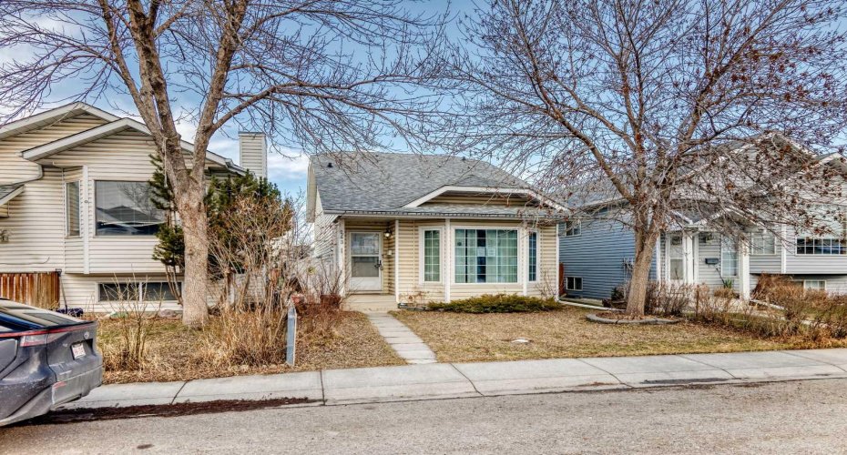 243 Erin Meadow Close, Calgary, Alberta T2B 3E6, 4 Bedrooms Bedrooms, ,2 BathroomsBathrooms,Residential,For Sale,Erin Meadow,A2300135
