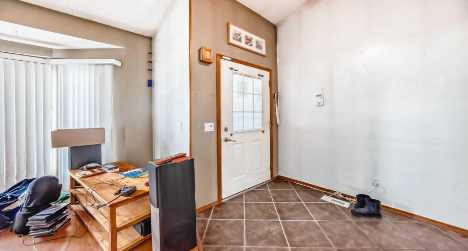 243 Erin Meadow Close, Calgary, Alberta T2B 3E6, 4 Bedrooms Bedrooms, ,2 BathroomsBathrooms,Residential,For Sale,Erin Meadow,A2300135