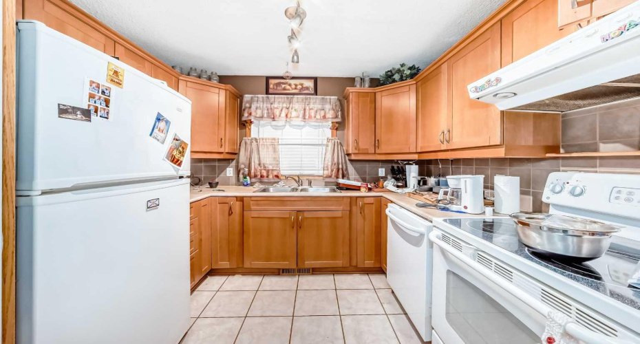 243 Erin Meadow Close, Calgary, Alberta T2B 3E6, 4 Bedrooms Bedrooms, ,2 BathroomsBathrooms,Residential,For Sale,Erin Meadow,A2300135