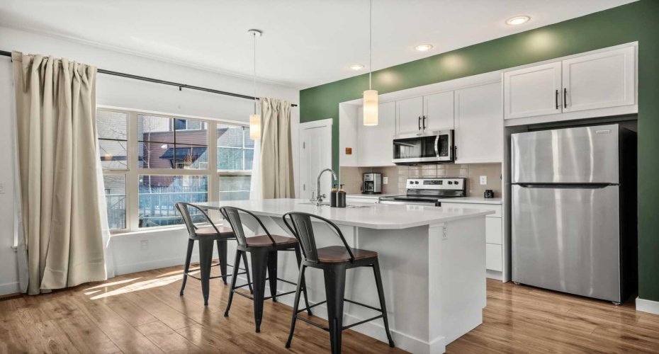 32 Horseshoe Crescent, Cochrane, Alberta T4C 2P4, 3 Bedrooms Bedrooms, ,3 BathroomsBathrooms,Residential,For Sale,Horseshoe,A2300233