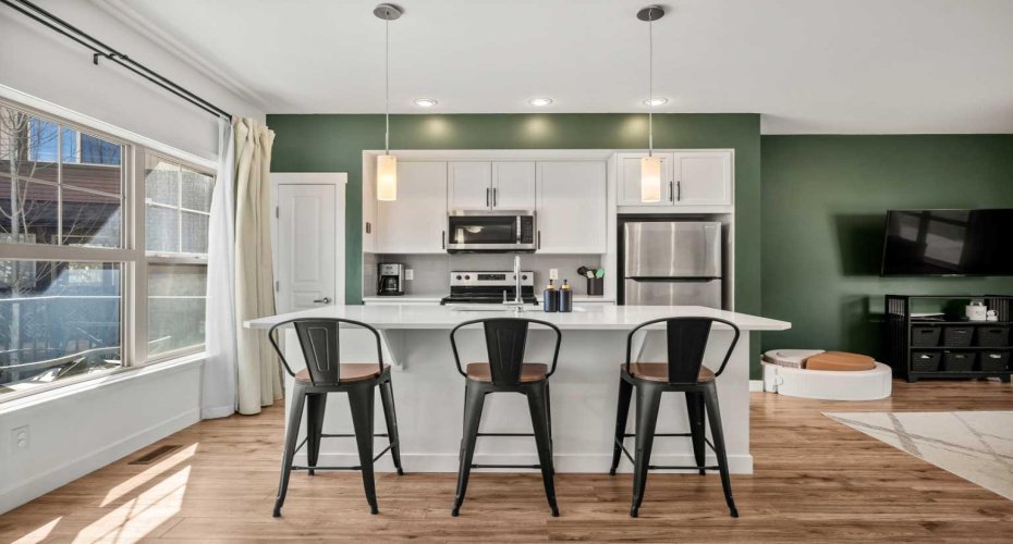 32 Horseshoe Crescent, Cochrane, Alberta T4C 2P4, 3 Bedrooms Bedrooms, ,3 BathroomsBathrooms,Residential,For Sale,Horseshoe,A2300233