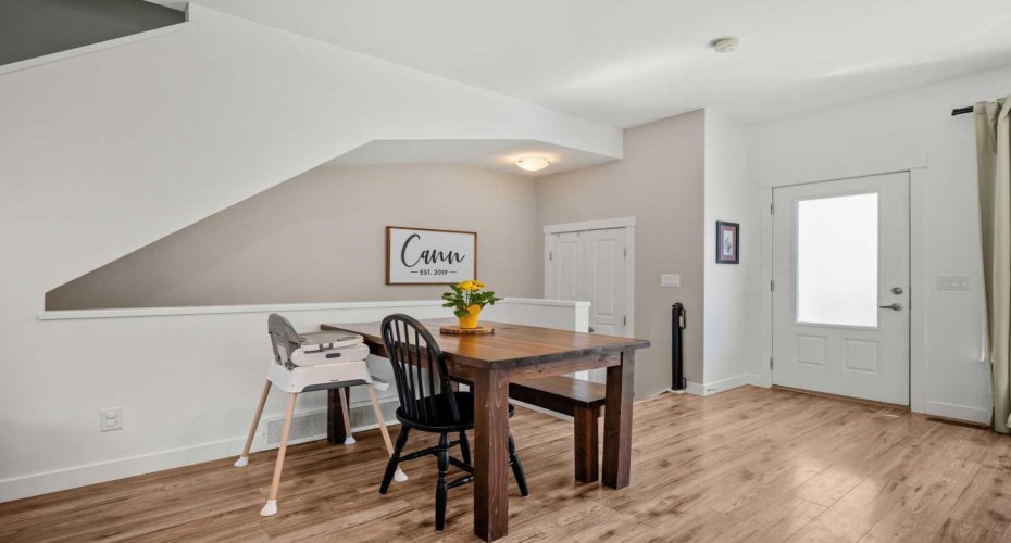 32 Horseshoe Crescent, Cochrane, Alberta T4C 2P4, 3 Bedrooms Bedrooms, ,3 BathroomsBathrooms,Residential,For Sale,Horseshoe,A2300233