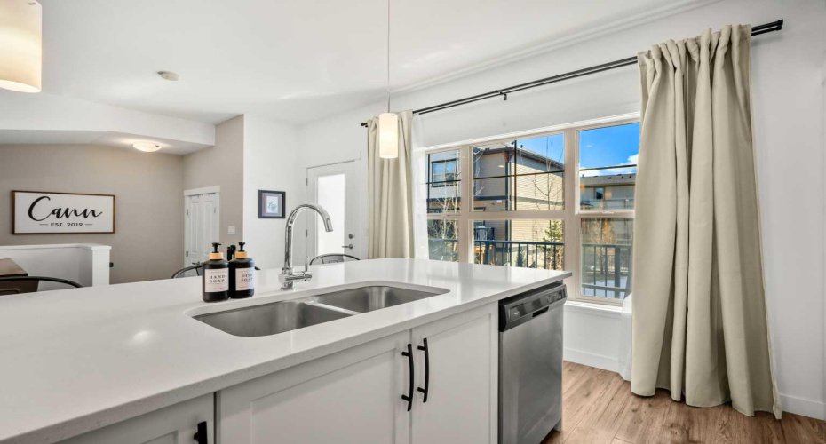 32 Horseshoe Crescent, Cochrane, Alberta T4C 2P4, 3 Bedrooms Bedrooms, ,3 BathroomsBathrooms,Residential,For Sale,Horseshoe,A2300233