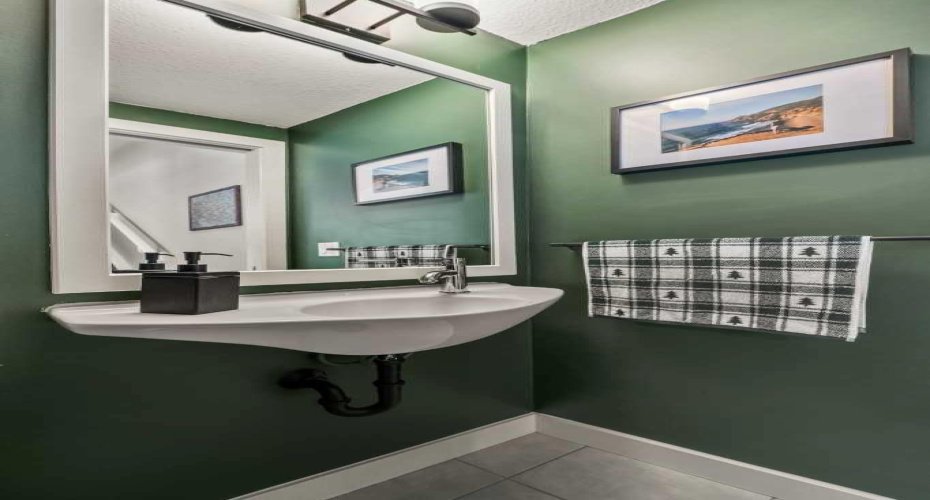 32 Horseshoe Crescent, Cochrane, Alberta T4C 2P4, 3 Bedrooms Bedrooms, ,3 BathroomsBathrooms,Residential,For Sale,Horseshoe,A2300233