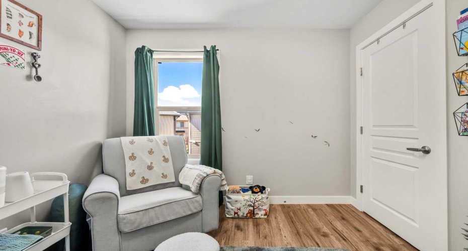 32 Horseshoe Crescent, Cochrane, Alberta T4C 2P4, 3 Bedrooms Bedrooms, ,3 BathroomsBathrooms,Residential,For Sale,Horseshoe,A2300233