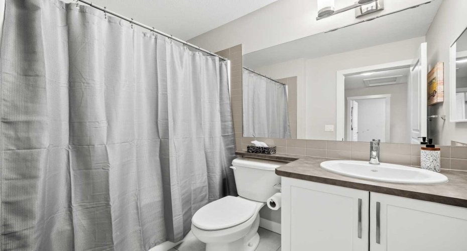 32 Horseshoe Crescent, Cochrane, Alberta T4C 2P4, 3 Bedrooms Bedrooms, ,3 BathroomsBathrooms,Residential,For Sale,Horseshoe,A2300233