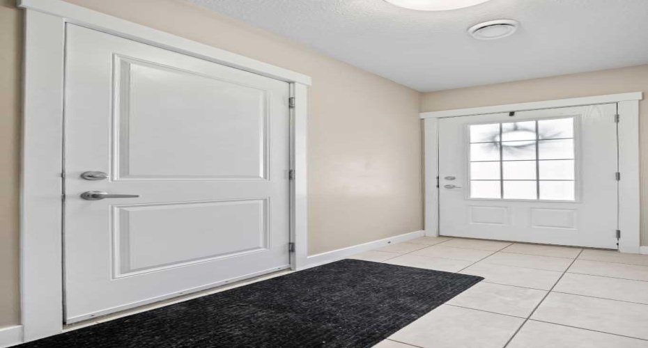 32 Horseshoe Crescent, Cochrane, Alberta T4C 2P4, 3 Bedrooms Bedrooms, ,3 BathroomsBathrooms,Residential,For Sale,Horseshoe,A2300233