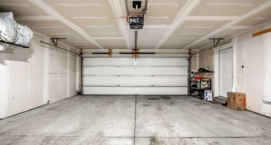 32 Horseshoe Crescent, Cochrane, Alberta T4C 2P4, 3 Bedrooms Bedrooms, ,3 BathroomsBathrooms,Residential,For Sale,Horseshoe,A2300233