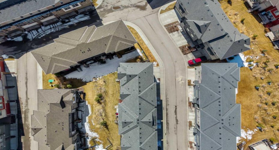 32 Horseshoe Crescent, Cochrane, Alberta T4C 2P4, 3 Bedrooms Bedrooms, ,3 BathroomsBathrooms,Residential,For Sale,Horseshoe,A2300233