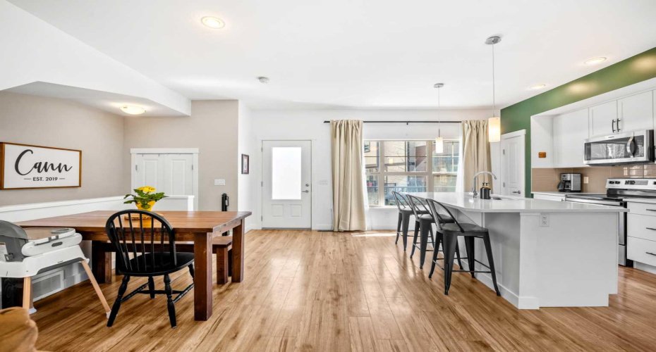 32 Horseshoe Crescent, Cochrane, Alberta T4C 2P4, 3 Bedrooms Bedrooms, ,3 BathroomsBathrooms,Residential,For Sale,Horseshoe,A2300233