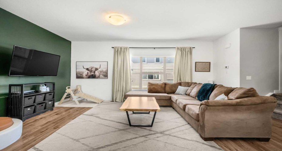 32 Horseshoe Crescent, Cochrane, Alberta T4C 2P4, 3 Bedrooms Bedrooms, ,3 BathroomsBathrooms,Residential,For Sale,Horseshoe,A2300233