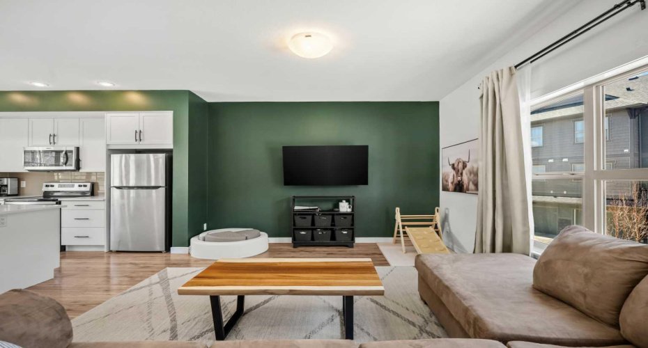 32 Horseshoe Crescent, Cochrane, Alberta T4C 2P4, 3 Bedrooms Bedrooms, ,3 BathroomsBathrooms,Residential,For Sale,Horseshoe,A2300233