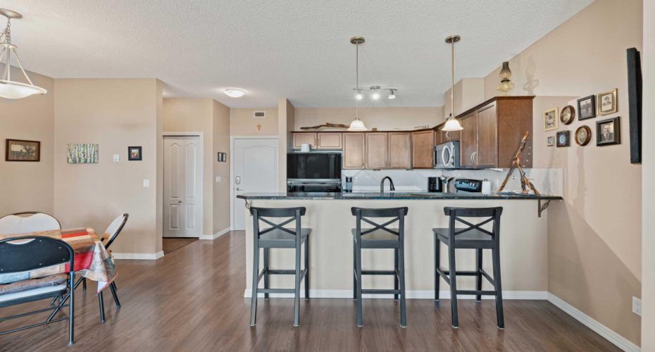 1 Crystal Green Lane, Okotoks, Alberta T1S 0C5, 2 Bedrooms Bedrooms, ,2 BathroomsBathrooms,Residential,For Sale,Crystal Green,A2300391