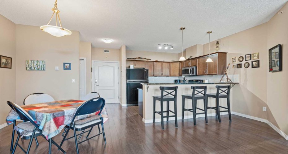 1 Crystal Green Lane, Okotoks, Alberta T1S 0C5, 2 Bedrooms Bedrooms, ,2 BathroomsBathrooms,Residential,For Sale,Crystal Green,A2300391