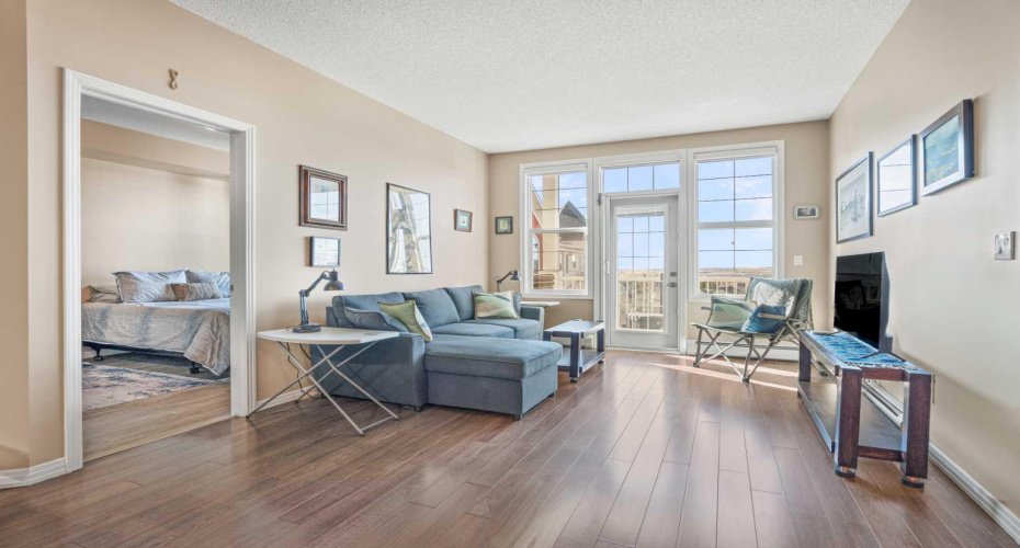 1 Crystal Green Lane, Okotoks, Alberta T1S 0C5, 2 Bedrooms Bedrooms, ,2 BathroomsBathrooms,Residential,For Sale,Crystal Green,A2300391