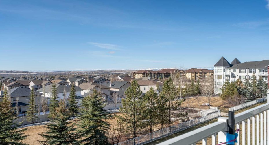 1 Crystal Green Lane, Okotoks, Alberta T1S 0C5, 2 Bedrooms Bedrooms, ,2 BathroomsBathrooms,Residential,For Sale,Crystal Green,A2300391