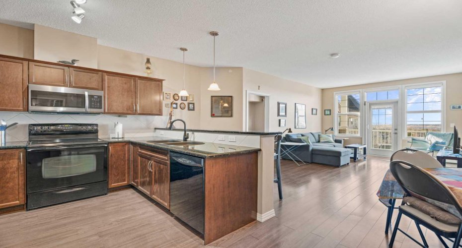 1 Crystal Green Lane, Okotoks, Alberta T1S 0C5, 2 Bedrooms Bedrooms, ,2 BathroomsBathrooms,Residential,For Sale,Crystal Green,A2300391