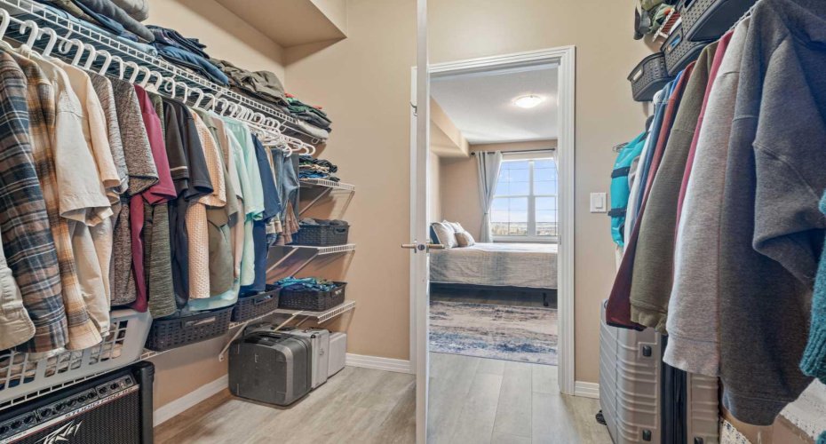 1 Crystal Green Lane, Okotoks, Alberta T1S 0C5, 2 Bedrooms Bedrooms, ,2 BathroomsBathrooms,Residential,For Sale,Crystal Green,A2300391