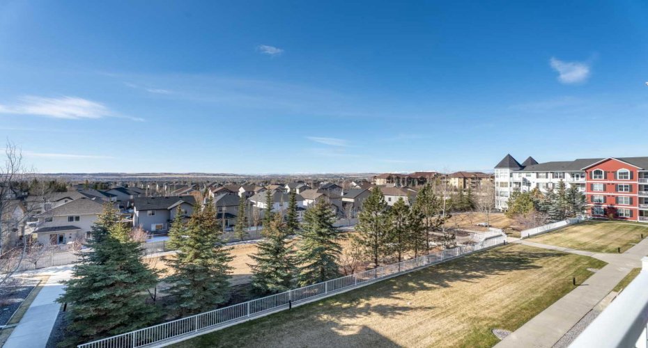 1 Crystal Green Lane, Okotoks, Alberta T1S 0C5, 2 Bedrooms Bedrooms, ,2 BathroomsBathrooms,Residential,For Sale,Crystal Green,A2300391