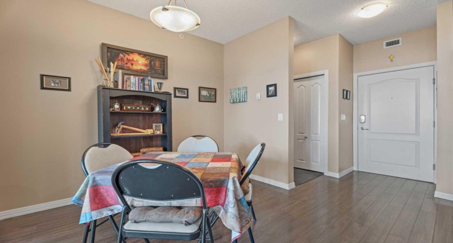 1 Crystal Green Lane, Okotoks, Alberta T1S 0C5, 2 Bedrooms Bedrooms, ,2 BathroomsBathrooms,Residential,For Sale,Crystal Green,A2300391