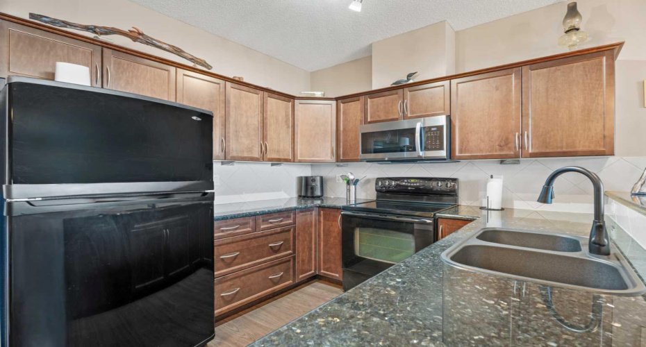 1 Crystal Green Lane, Okotoks, Alberta T1S 0C5, 2 Bedrooms Bedrooms, ,2 BathroomsBathrooms,Residential,For Sale,Crystal Green,A2300391