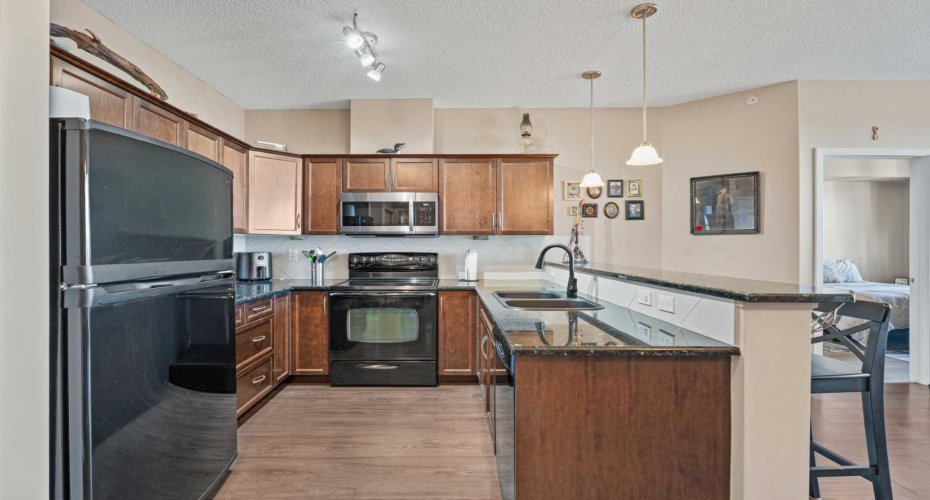 1 Crystal Green Lane, Okotoks, Alberta T1S 0C5, 2 Bedrooms Bedrooms, ,2 BathroomsBathrooms,Residential,For Sale,Crystal Green,A2300391