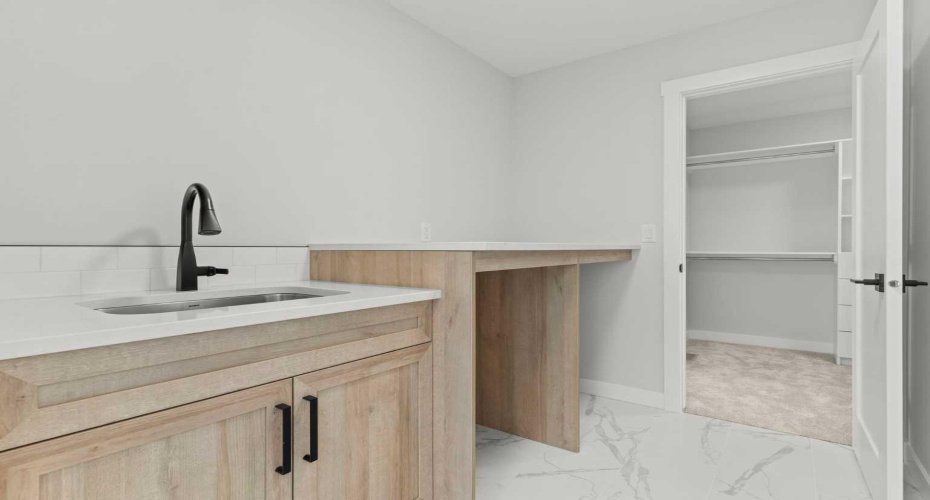 294 Kinniburgh Loop, Chestermere, Alberta T1X 3C3, 6 Bedrooms Bedrooms, ,4 BathroomsBathrooms,Residential,For Sale,Kinniburgh,A2300591