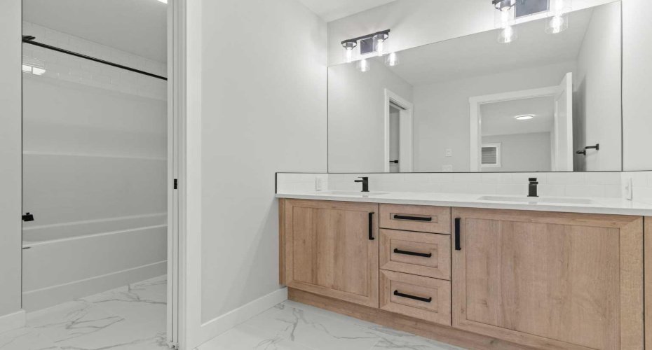 294 Kinniburgh Loop, Chestermere, Alberta T1X 3C3, 6 Bedrooms Bedrooms, ,4 BathroomsBathrooms,Residential,For Sale,Kinniburgh,A2300591