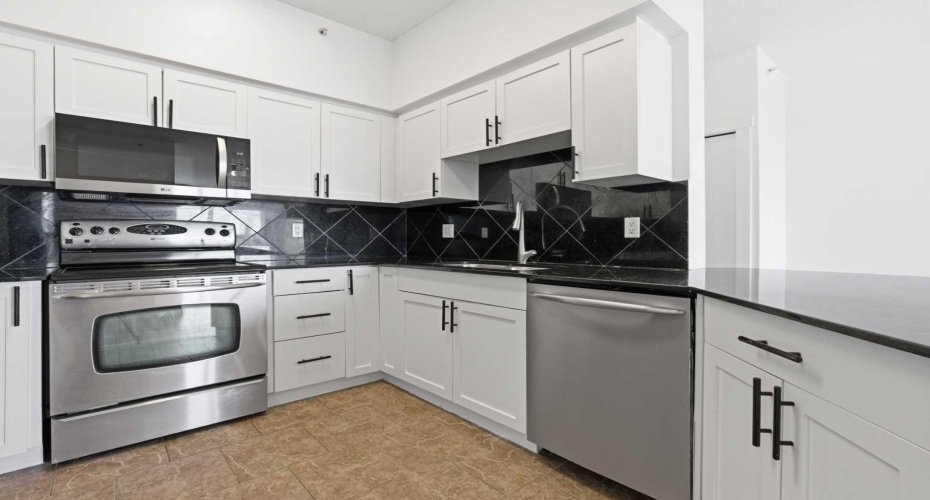 8710 Horton Road, Calgary, Alberta T2V 0P7, 2 Bedrooms Bedrooms, ,2 BathroomsBathrooms,Residential,For Sale,Horton,A2300638