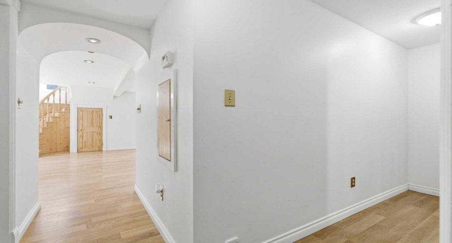 134 32 Avenue, Calgary, Alberta T2E 2G5, 2 Bedrooms Bedrooms, ,2 BathroomsBathrooms,Residential,For Sale,32,A2300693