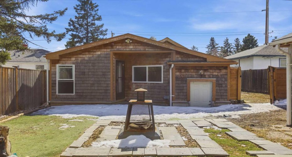 134 32 Avenue, Calgary, Alberta T2E 2G5, 2 Bedrooms Bedrooms, ,2 BathroomsBathrooms,Residential,For Sale,32,A2300693