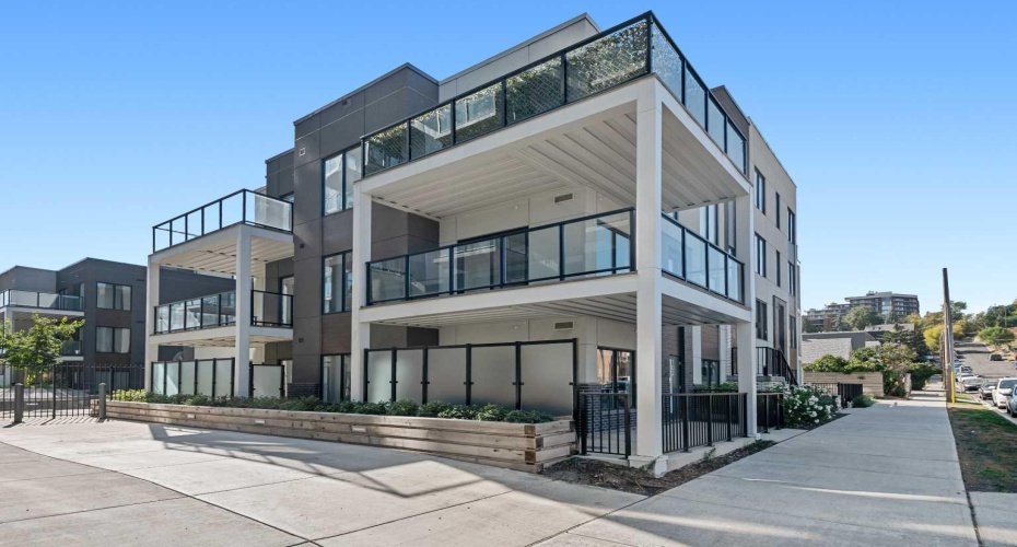 455 1 Avenue, Calgary, Alberta T2E 0B3, 2 Bedrooms Bedrooms, ,2 BathroomsBathrooms,Residential,For Sale,1,A2300706