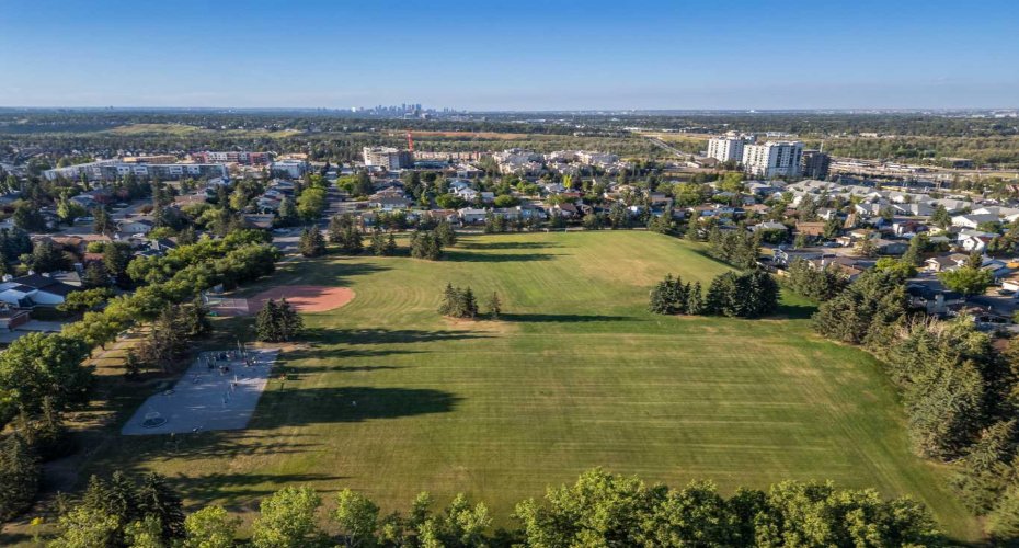 1208 Millrise Point, Calgary, Alberta T2Y 3W4, 4 Bedrooms Bedrooms, ,3 BathroomsBathrooms,Residential,For Sale,Millrise,A2300748
