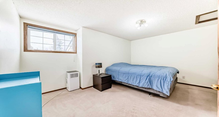 209 Somervale Point, Calgary, Alberta T2Y 3K4, 2 Bedrooms Bedrooms, ,2 BathroomsBathrooms,Residential,For Sale,Somervale,A2300761